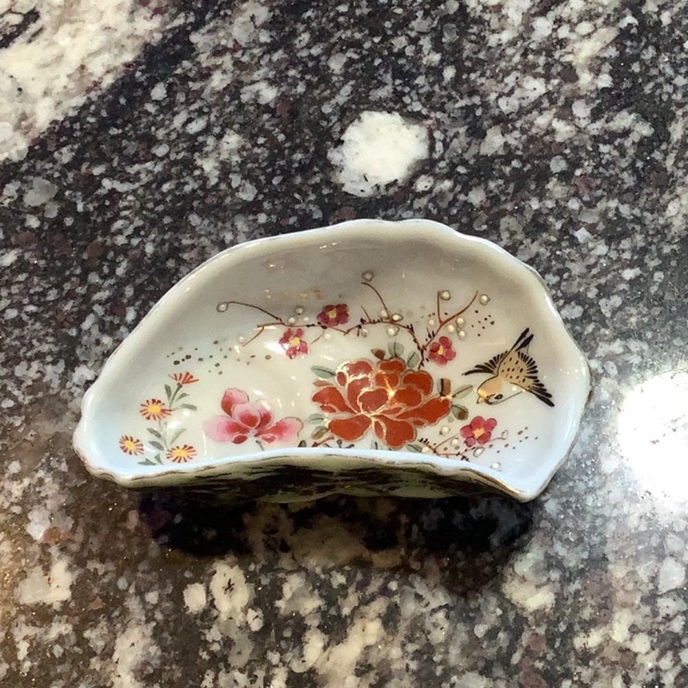 Antique Japanese Hand Painted Kutani Porcelain Oyster Shooter
